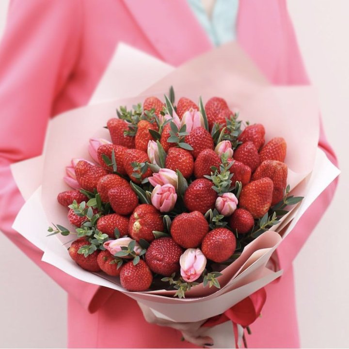 Тюльпаны и клубника в Улан-Удэ