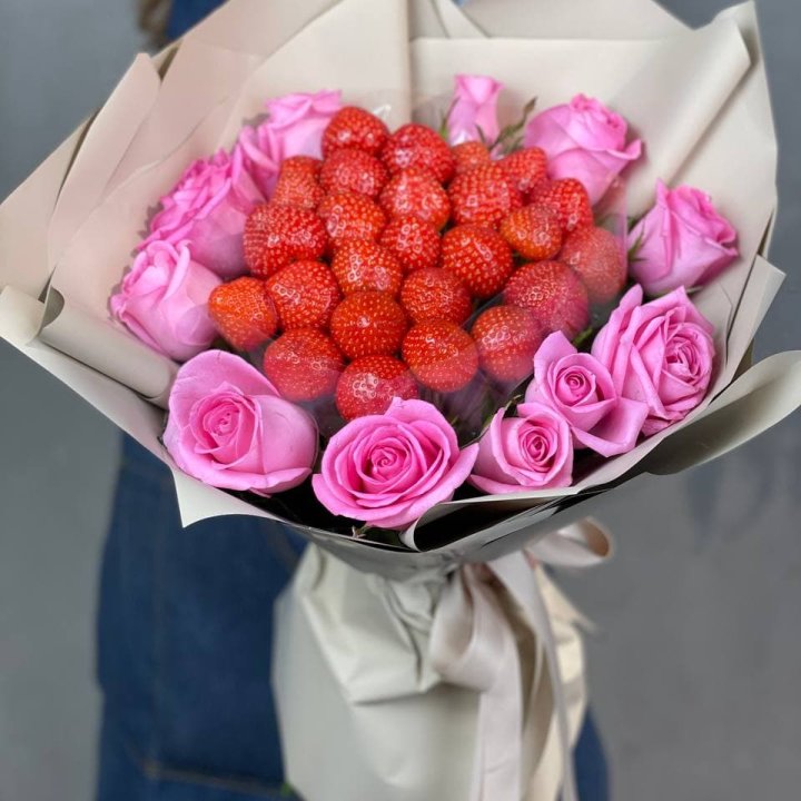 Клубника и розы в Улан-Удэ