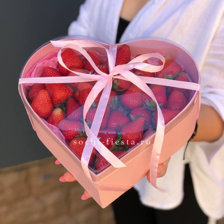 Коробочка сердце  с клубникой в Улан-Удэ