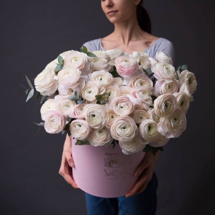 Бокс с ранункулюсами в Улан-Удэ