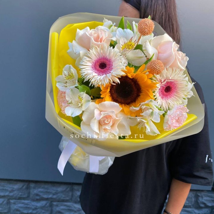 Букет с подсолнухом "Елоу" в Улан-Удэ