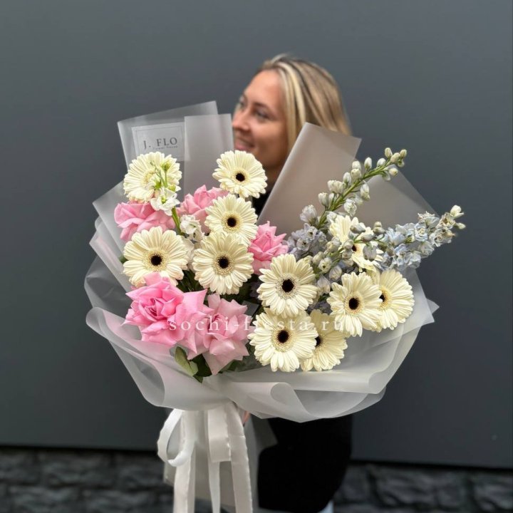 Букет роз и гербер в Улан-Удэ