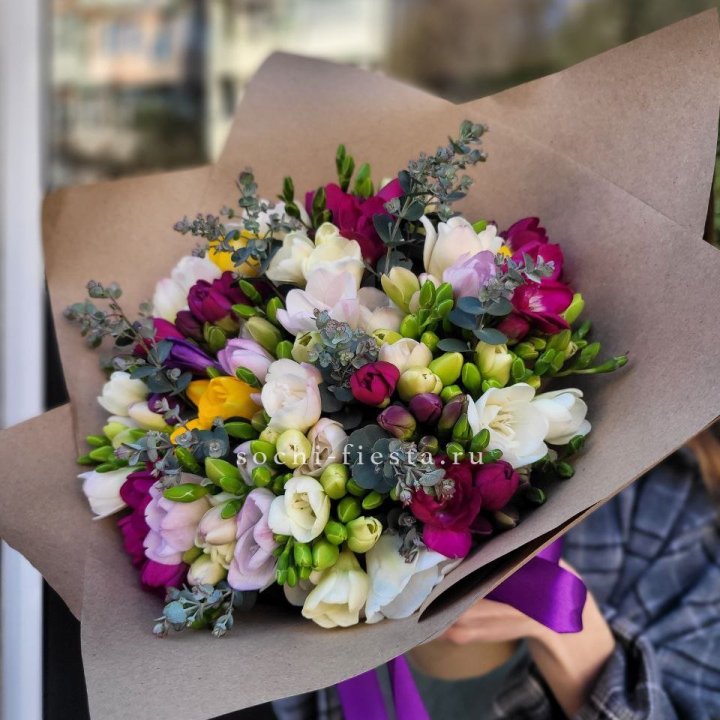 Букет фрезий "Радуга" в Улан-Удэ
