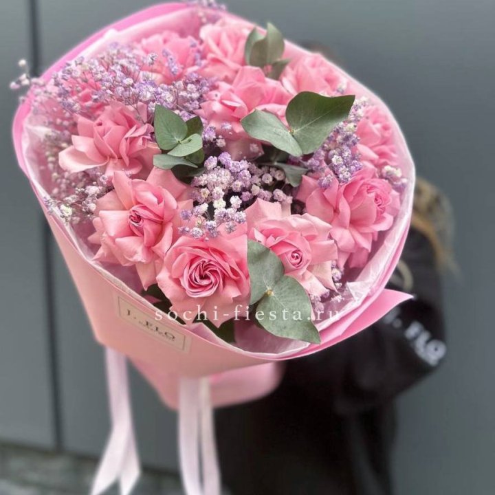 Розовые французские розы с гипсофилой в Улан-Удэ