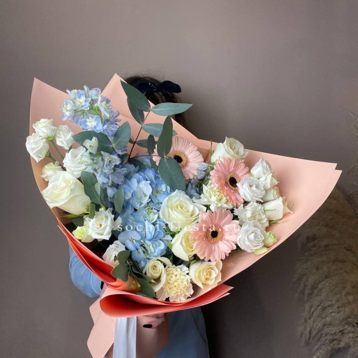  Букет гортензии и роз "Валенсия" в Улан-Удэ