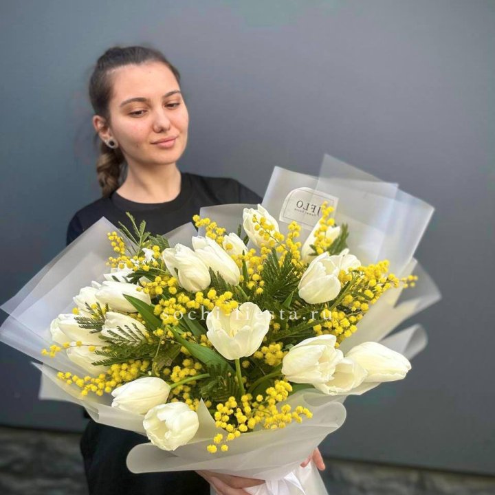 Букет тюльпанов и мимозы в Улан-Удэ