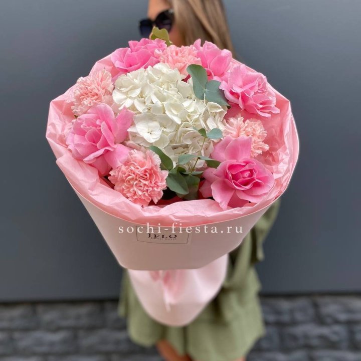  Букет роз и гортензии "Навола" в Улан-Удэ