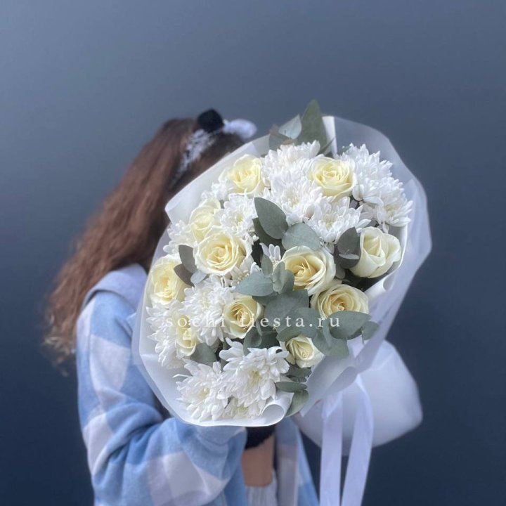  Букет белых роз с хризантемой  в Улан-Удэ
