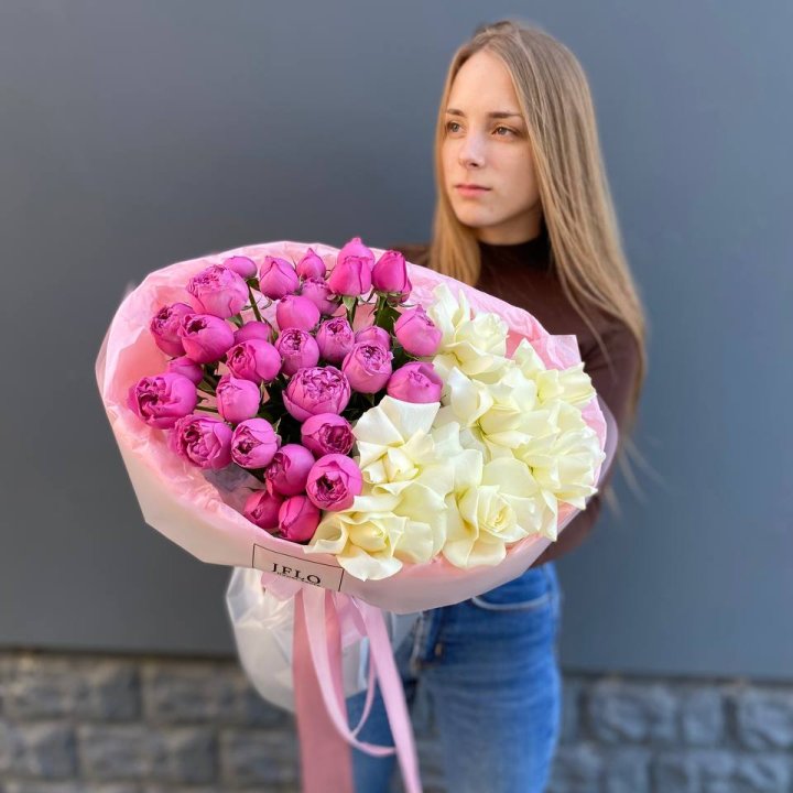 Дуо белых и кустовых роз в Улан-Удэ