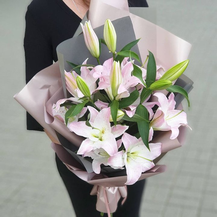 Букет розовых лилий в Улан-Удэ
