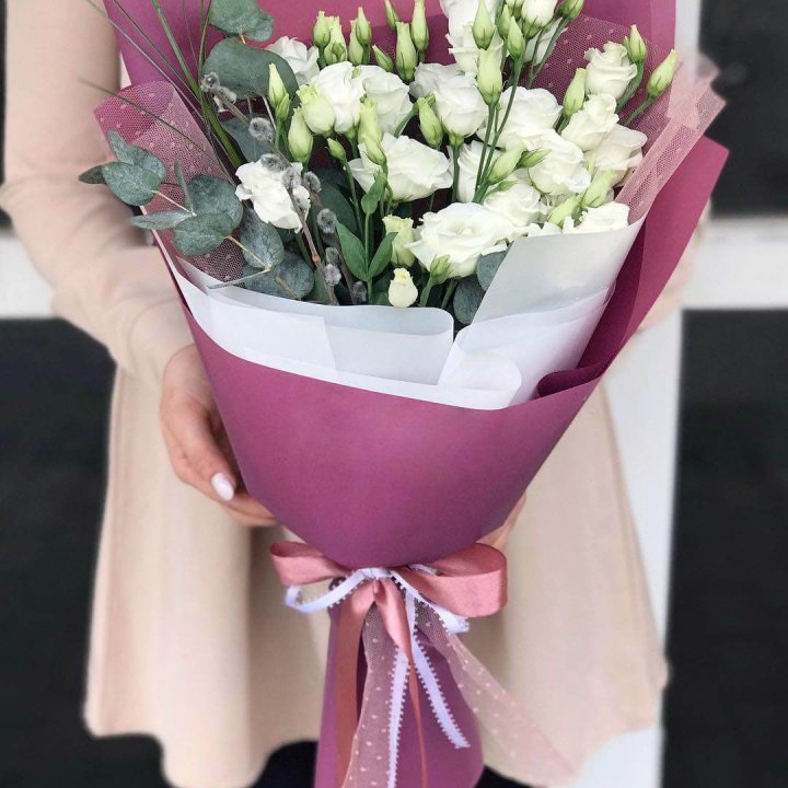 Эустомы с эвкалиптом в Улан-Удэ