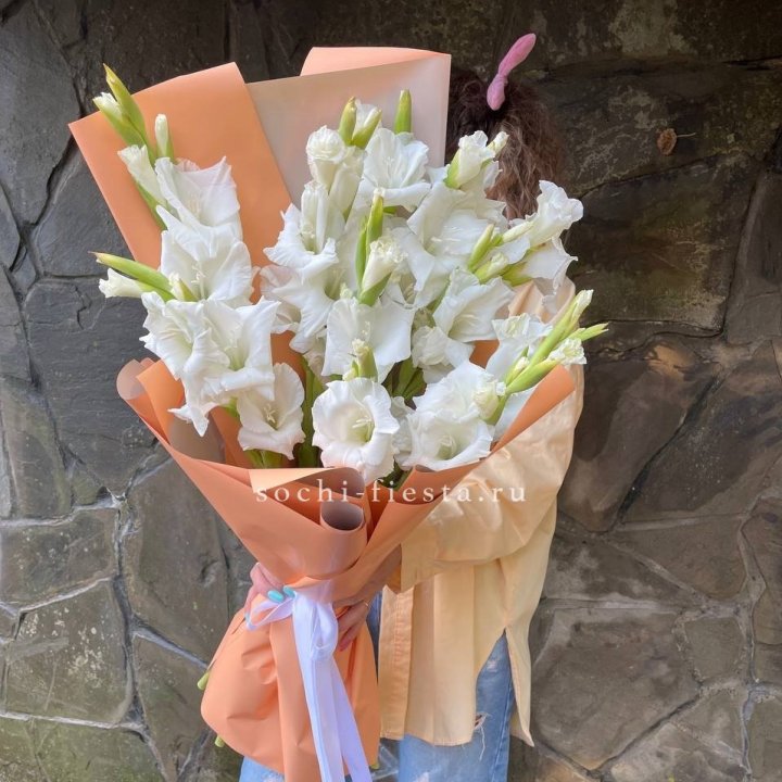 Букет белых гладиолусов  в Улан-Удэ