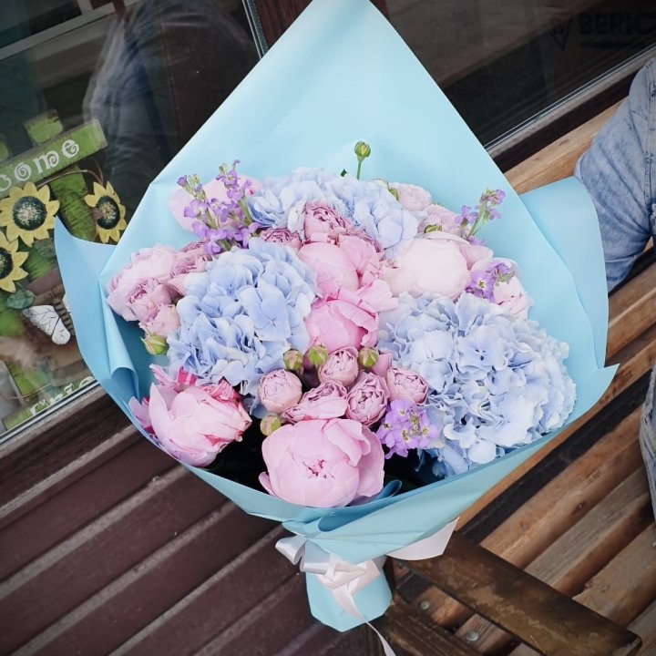 Букет с гортензиями "Блубери" в Улан-Удэ
