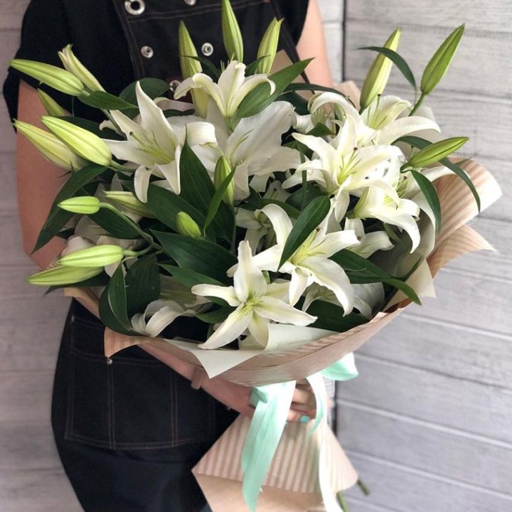 Букет белых лилий в Улан-Удэ