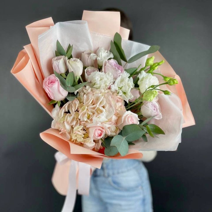 Букет с гортензией "Клодс" в Улан-Удэ