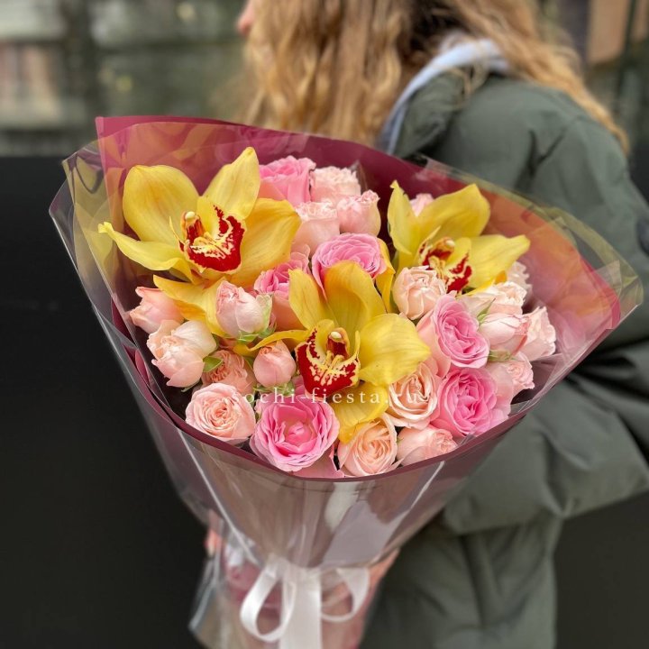  Букет орхидей и роз Есенья в Улан-Удэ