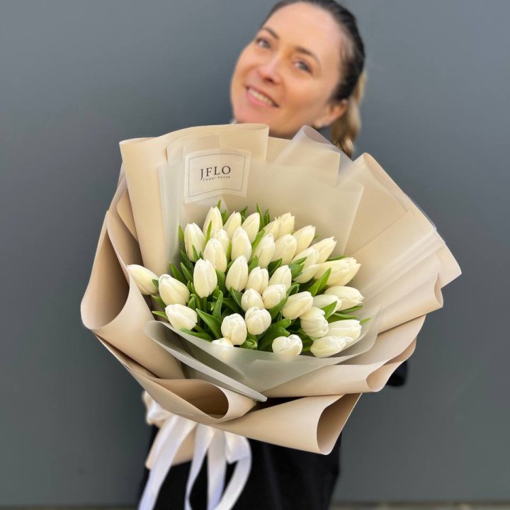 35 белых тюльпанов в Улан-Удэ