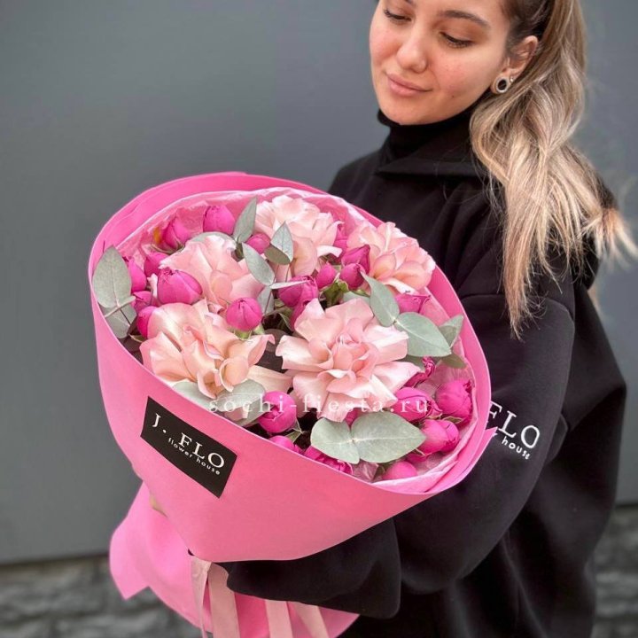 Букет французских и пионовидных роз "Ламиносо" в Улан-Удэ