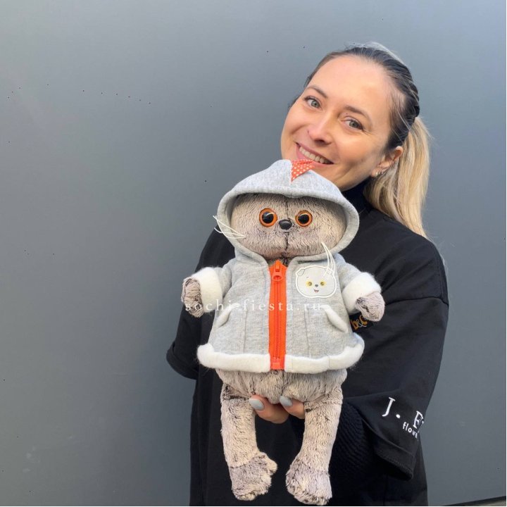 Кот Басик в толстовке в Улан-Удэ