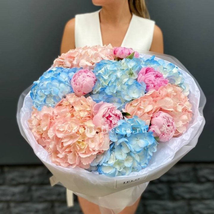 Дуобукет гортензии с пионами  в Улан-Удэ
