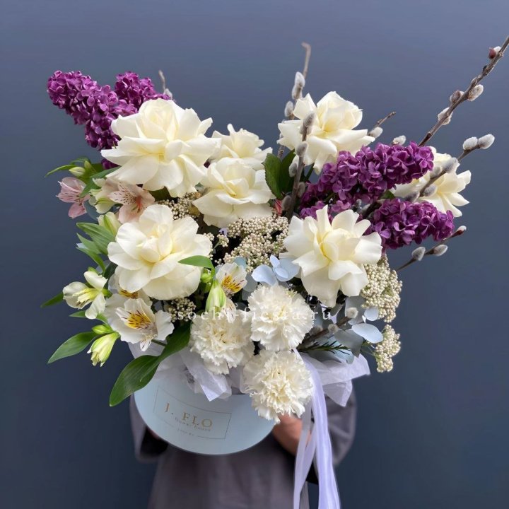 Цветочный бокс Французских роз и Сирени в Улан-Удэ