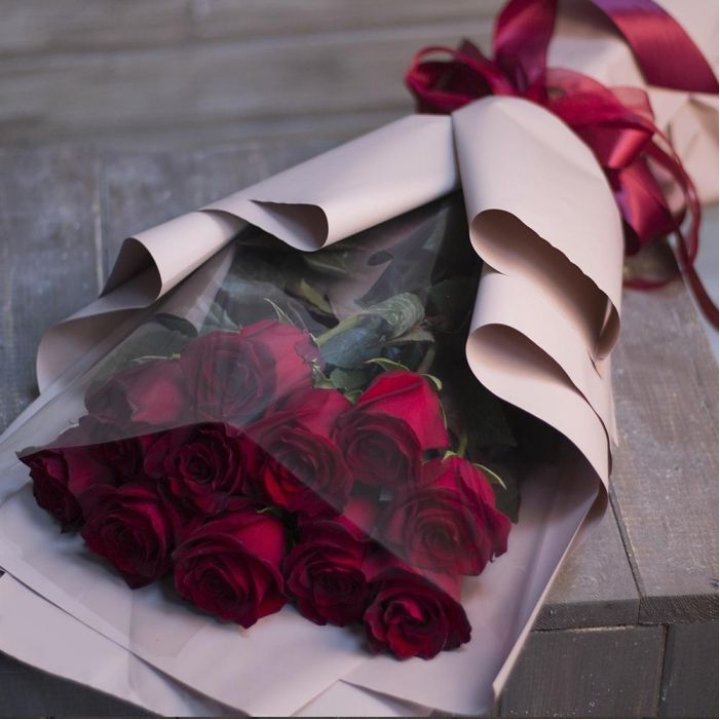 11 голландских роз в оформлении в Улан-Удэ