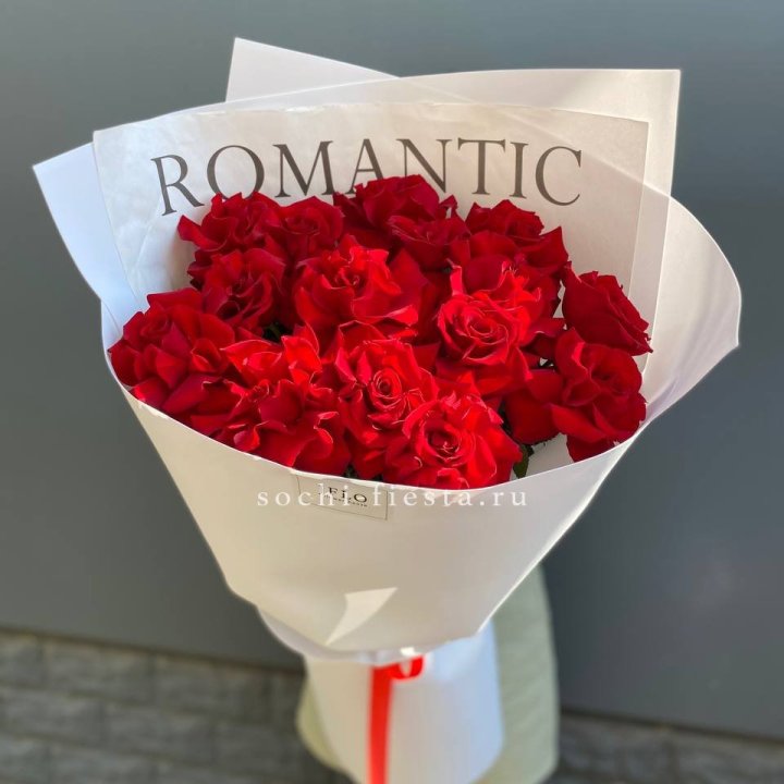 19 высоких роз в оформлении в Улан-Удэ