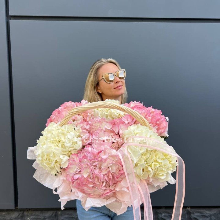 7 гортензий в корзине в Улан-Удэ