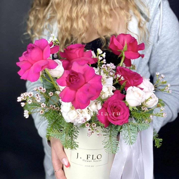 Новогодняя композиция в коробке пинк розе в Улан-Удэ