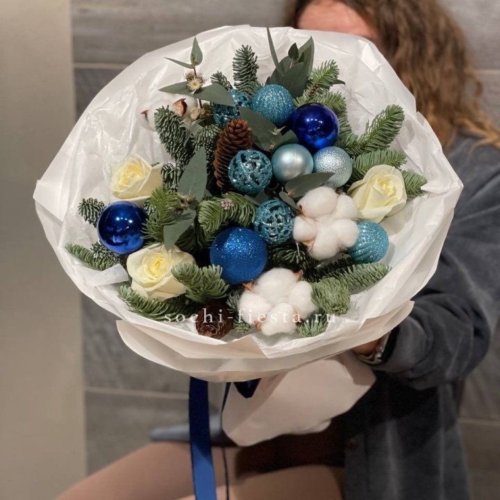 Новогодний букет "Синий иней" в Улан-Удэ