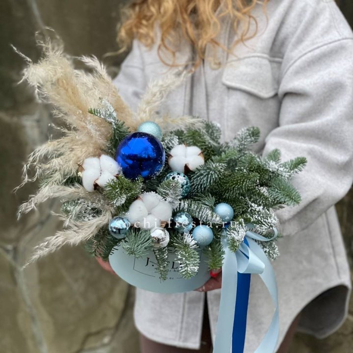Новогодняя композиция в коробке блю в Улан-Удэ