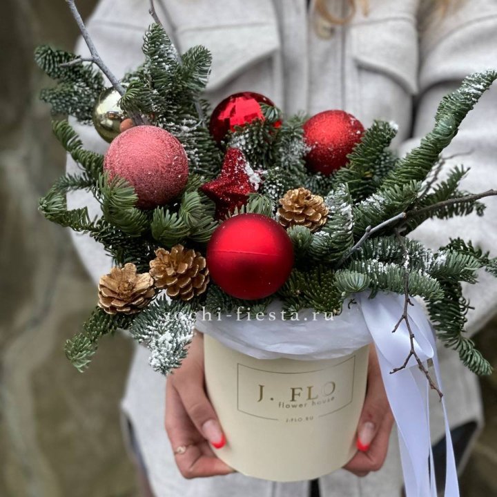 Новогодняя композиция в коробке ред в Улан-Удэ