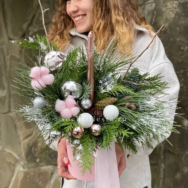 Новогодняя композиция в коробке пинк в Улан-Удэ