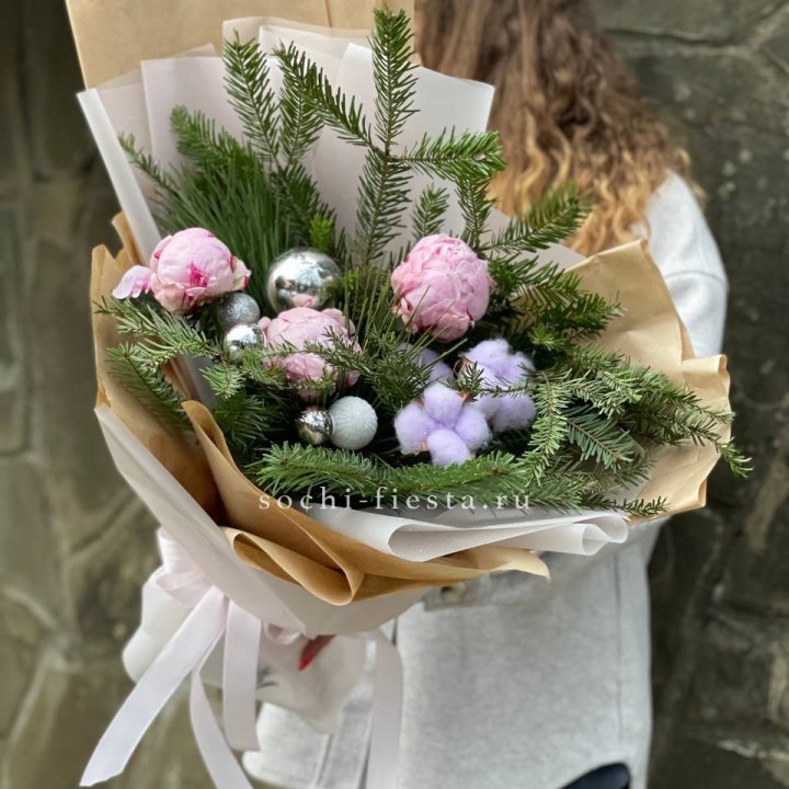 Новогодний букет с пионами  в Улан-Удэ