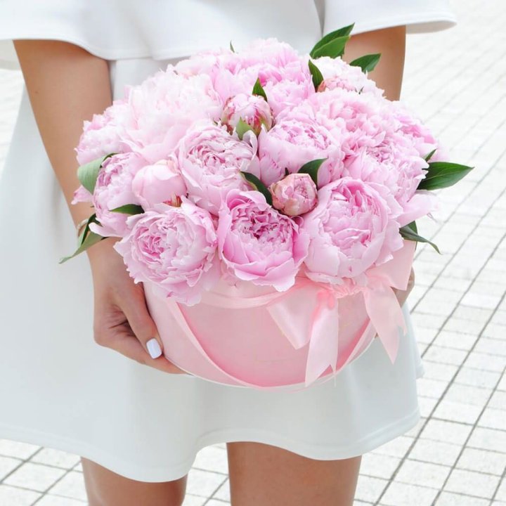 Пионы в шляпной коробке в Улан-Удэ