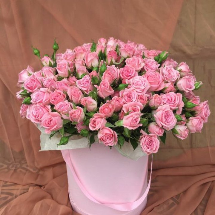 Кустовые розы в коробке в Улан-Удэ