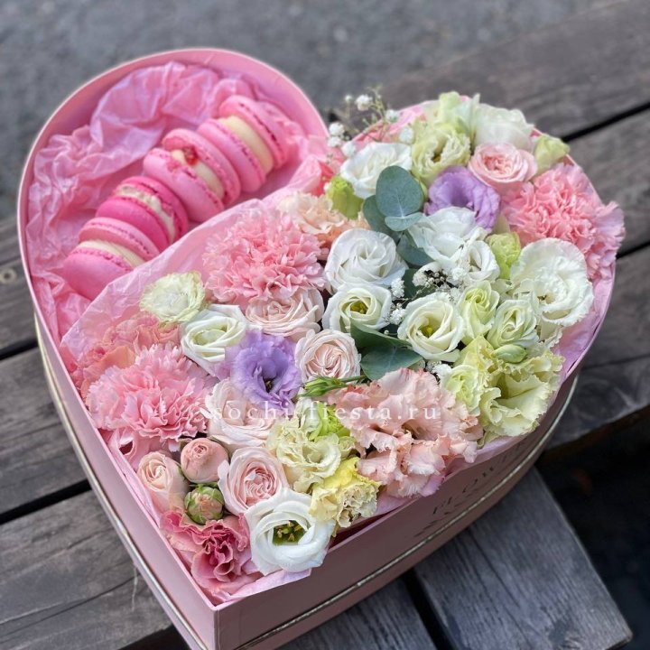 Бокс-сердце с макарон "Пинк" в Улан-Удэ