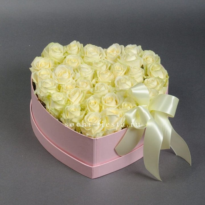 35 белых роз в коробке "Сердце" в Улан-Удэ