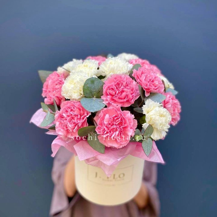 Диантусы в цилиндре в Улан-Удэ