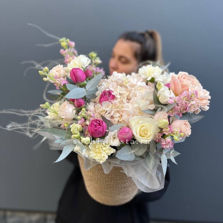 Цветочная композиция в джутовом боксе  в Улан-Удэ