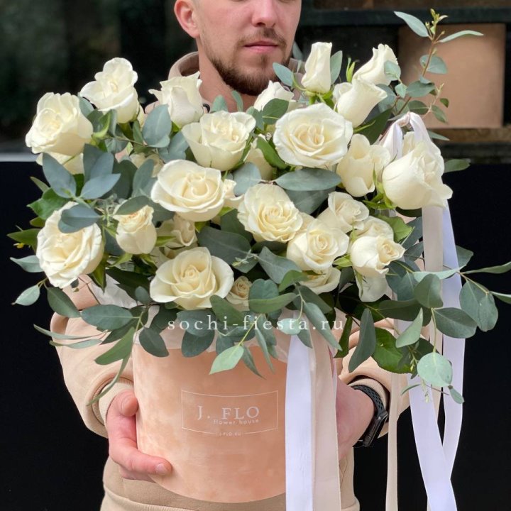 41 белая роз в бархатном боксе в Улан-Удэ