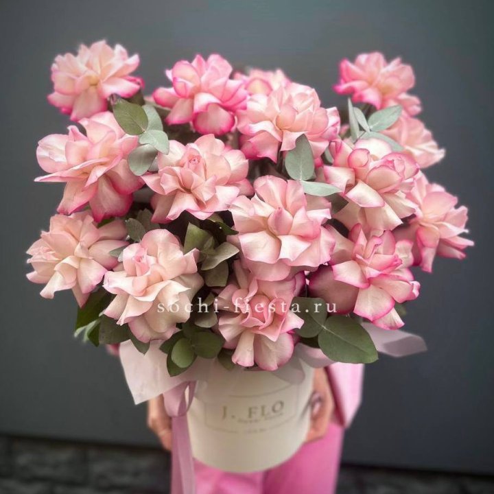 17 Французских  роз Венди в боксе в Улан-Удэ