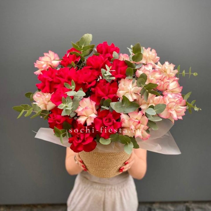 25 Французских роз в джутовом кашпо  в Улан-Удэ