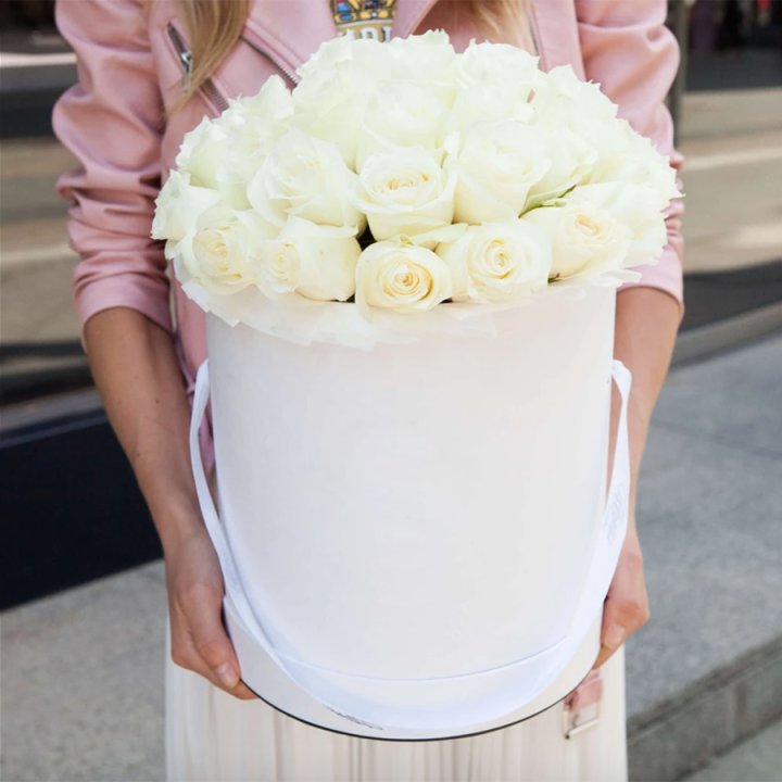 35 белых роз в цилиндре в Улан-Удэ