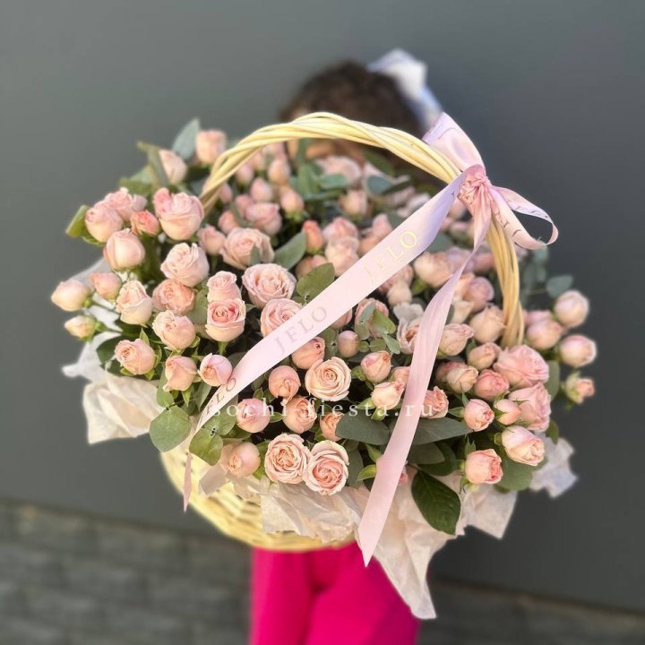 Корзина кустовых пионовидных роз в Улан-Удэ