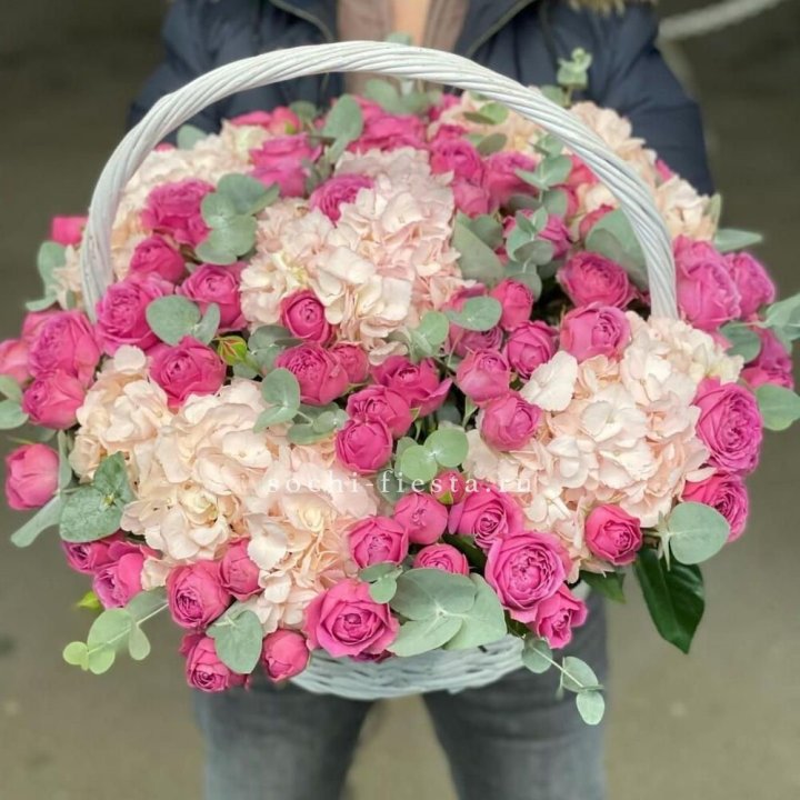 Корзина с гортензией и Мисти Баблс в Улан-Удэ