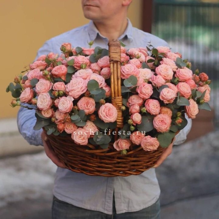 Корзина из 101 пионовидной розы в Улан-Удэ