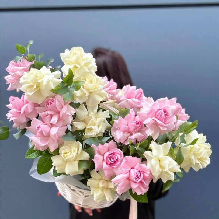 25 Французских роз в корзине в Улан-Удэ