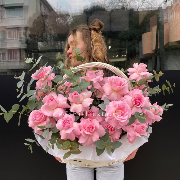 25 роз в цветочной корзине  в Улан-Удэ