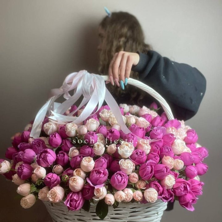 Премиум корзина пионовидных кустовых роз в Улан-Удэ